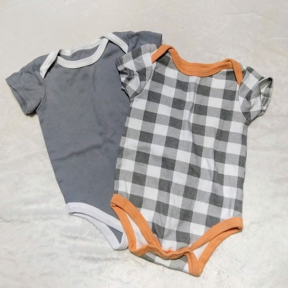 Luvable Friends Other - 50% off Bundles! 🖤 2 Bodysuits